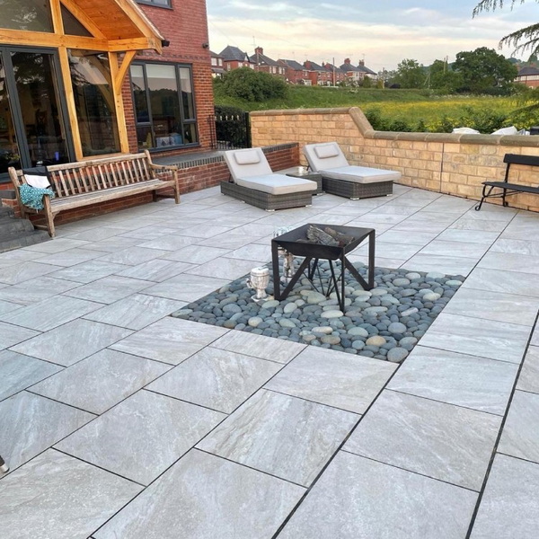 Do Icarus Beige Porcelain Slabs Fade Under The Sun