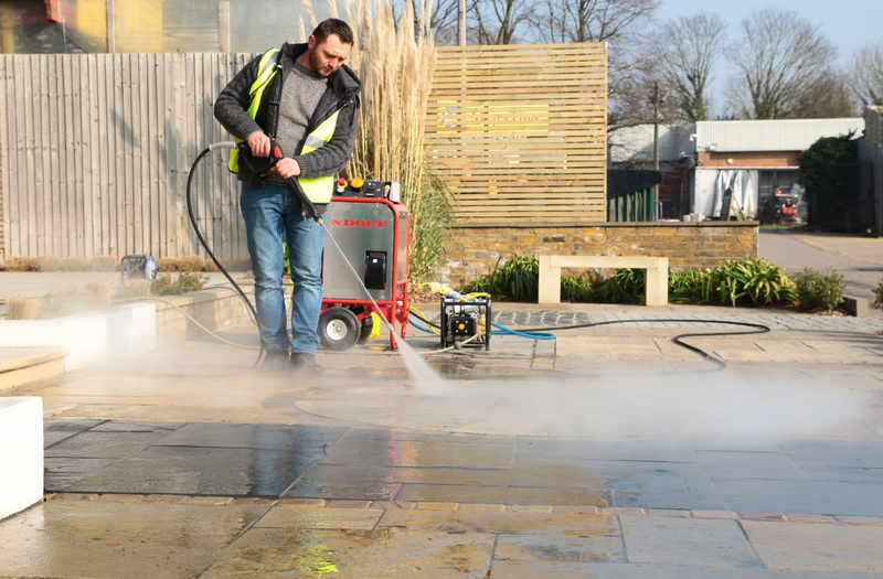 Which Porcelain Slab Cleaner Works Best for Outdoor Use?