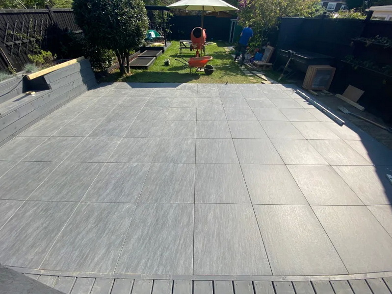How Do You Safely Lift Heavy Porcelain Slabs Without Breaking Them?