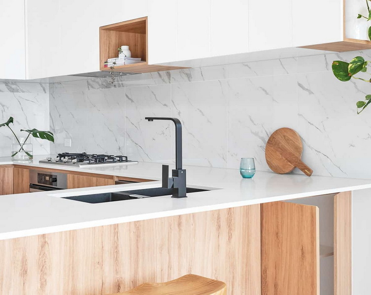 Pros and cons of marble backsplashes