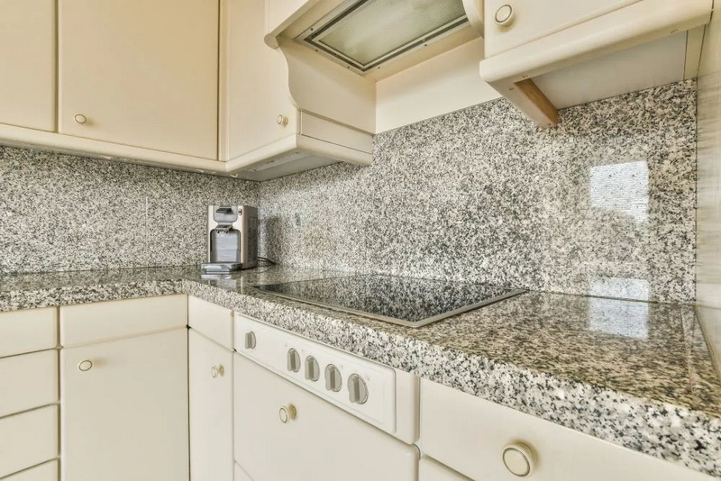 Kitchen with Garnite Backsplashes