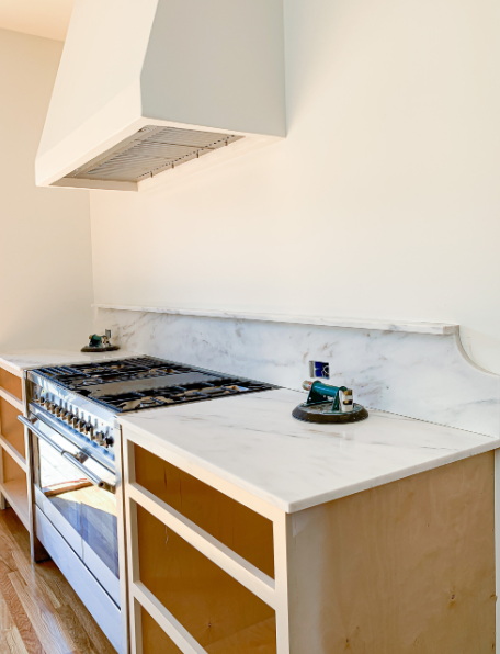 Marble Slabs on Kitchen Counter_1